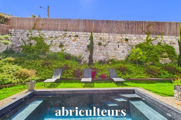 Maison de luxe à vendre à Saint-Laurent-du-Var, 890 000 €, Photo 2