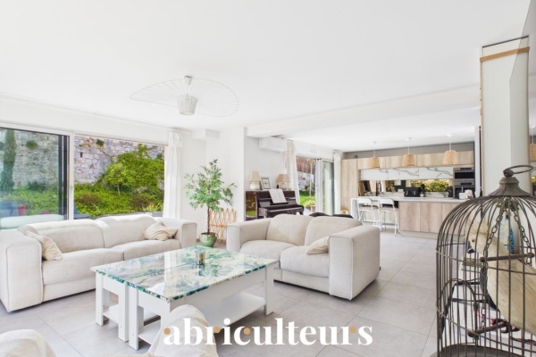 Maison de luxe à vendre à Saint-Laurent-du-Var, 890 000 €, Photo 3