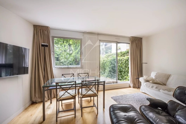 Luxury Apartment for sale in Neuilly-sur-Seine, 730 000 €, Photo 4