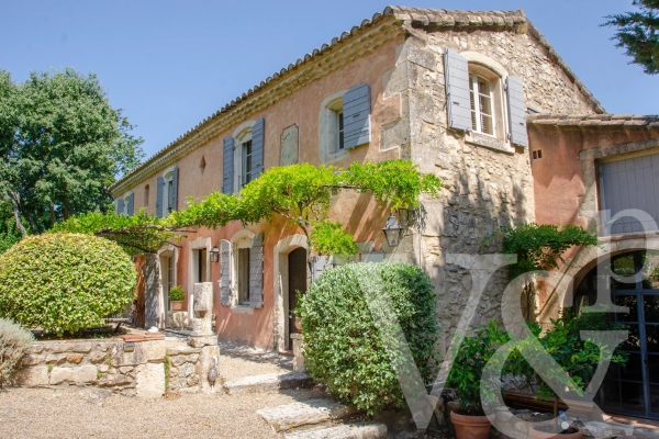 Maison de luxe à vendre à Saint Étienne-du-Grès, 1 575 000 €, Photo 1