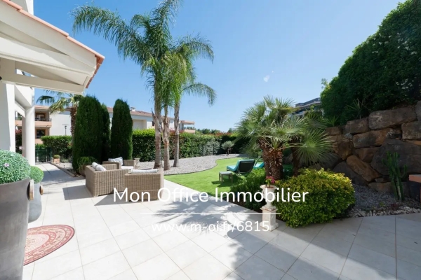 Luxury Apartment for sale in Saint-Raphaël, 795 000 €, Photo 1