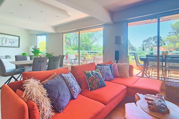 Luxury Apartment for sale in Saint-Raphaël, 579 000 €, Photo 1