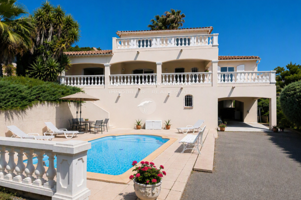 Maison de luxe à vendre à Les Issambres, 895 000 €, Photo 1