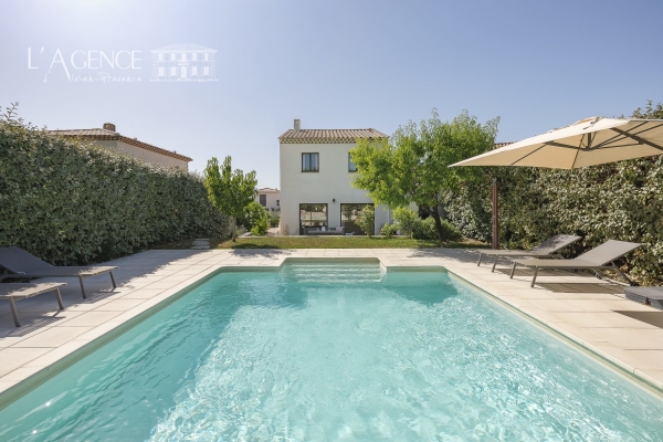 Maison de luxe à vendre à Aix-en-Provence, 949 000 €, Photo 1