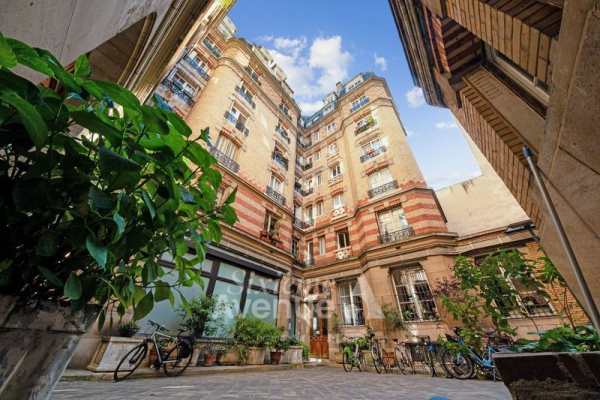 Luxury Apartment for sale in Paris 11ème, 820 000 €, Photo 1