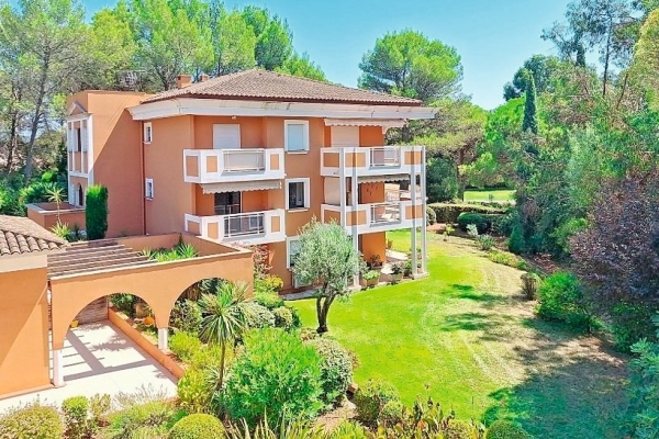 Luxury Apartment for sale in Saint-Raphaël, 660 000 €, Photo 1