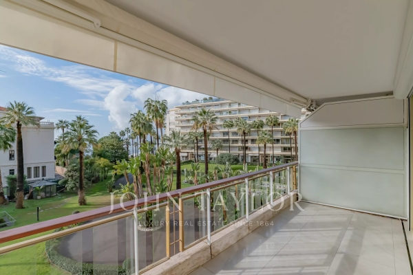 Luxury Apartment for sale in Cannes, 2 490 000 €, Photo 1
