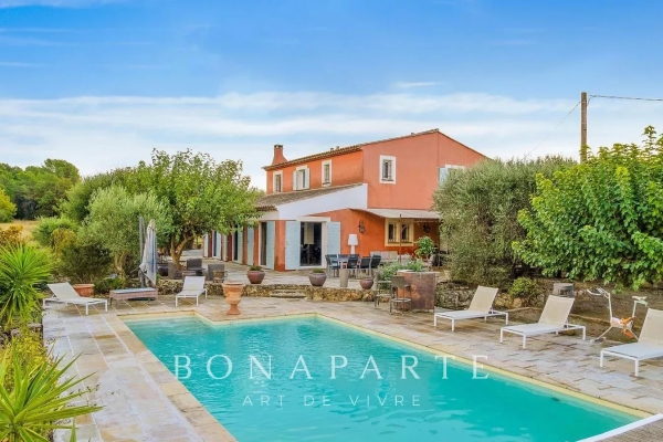 Maison de luxe à vendre à Bagnols-en-Forêt, 830 000 €, Photo 1