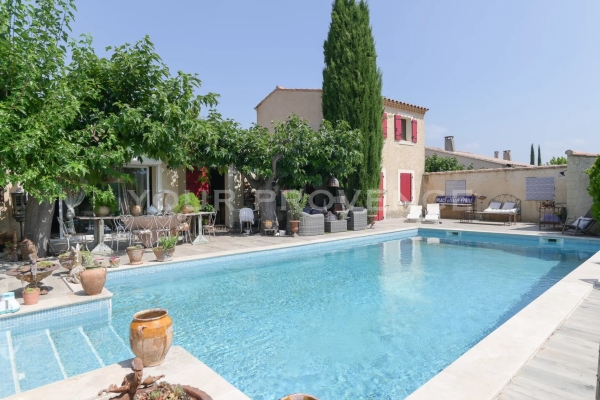 Maison de luxe à vendre à Robion, 660 000 €, Photo 1