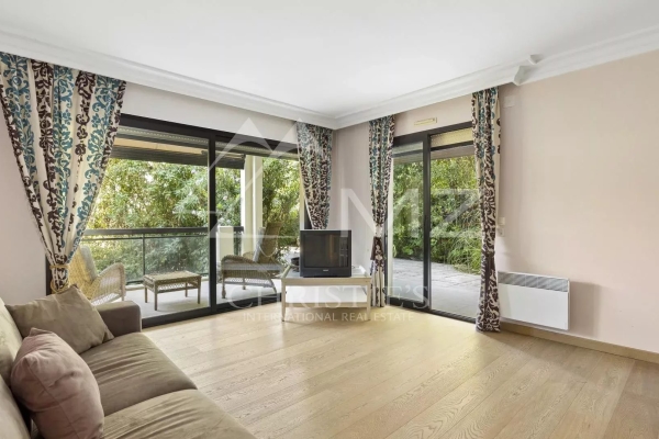 Luxury Apartment for sale in Cannes, 586 000 €, Photo 2