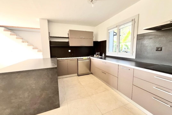 Maison de luxe à vendre à Sainte-Maxime, 799 000 €, Photo 2