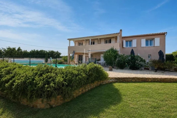 Maison de luxe à vendre à Aureille, 560 000 €, Photo 3