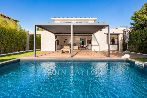 Maison de luxe à vendre à Sanary-sur-Mer, 1 400 000 €, Photo 1