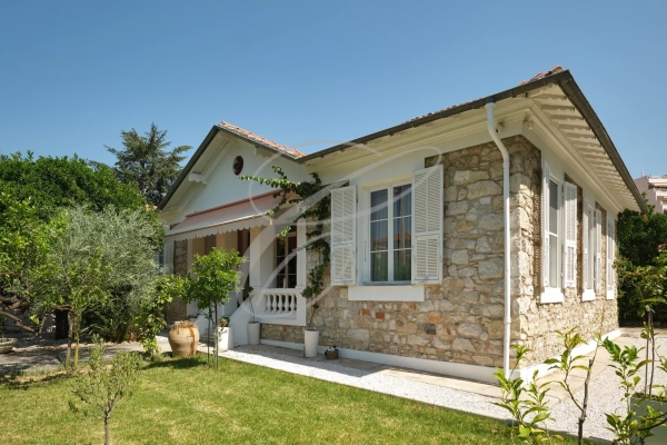 Maison de luxe à vendre à Roquebrune-Cap-Martin, 1 950 000 €, Photo 1