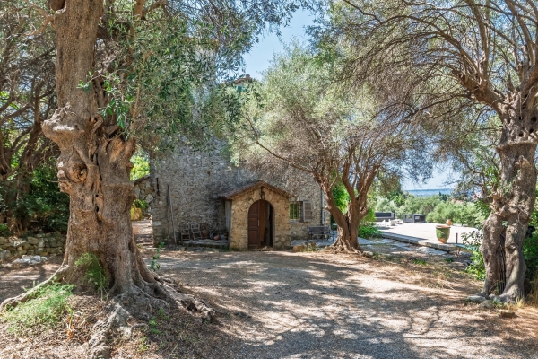 Maison de luxe à vendre à Antibes, 1 795 000 €, Photo 1