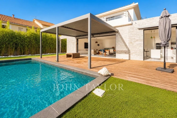 Maison de luxe à vendre à Sanary-sur-Mer, 1 400 000 €, Photo 3
