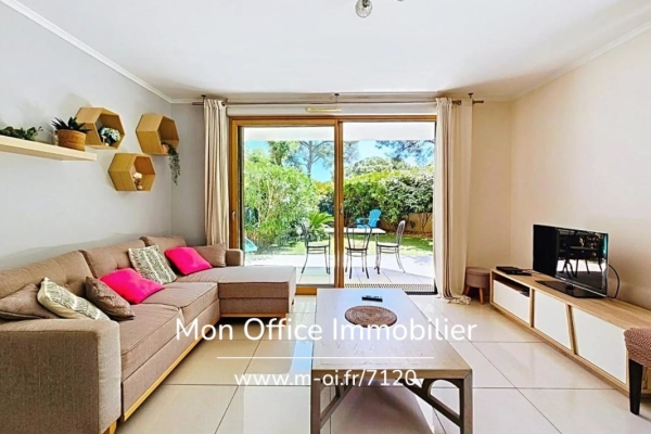 Luxury Apartment for sale in Cavalaire-sur-Mer, 450 000 €, Photo 1
