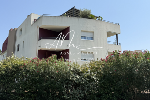 Luxury Apartment for sale in Cavalaire-sur-Mer, 330 000 €, Photo 1