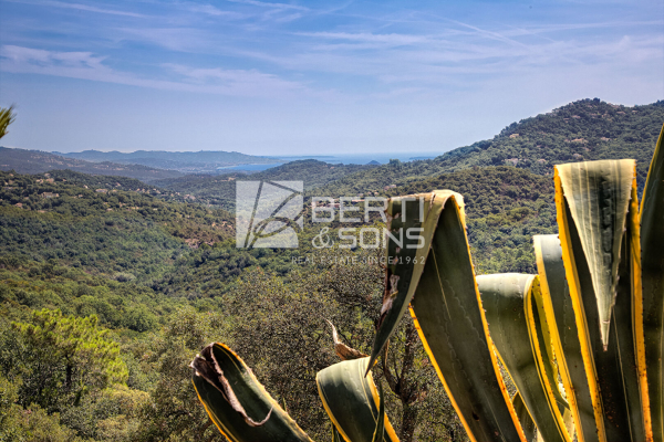 Maison de luxe à vendre à Les Adrets de l'Esterel, 650 000 €, Photo 1