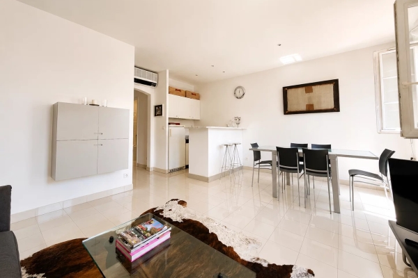 Appartement de luxe à vendre à Saint-Tropez, 670 000 €, Photo 2
