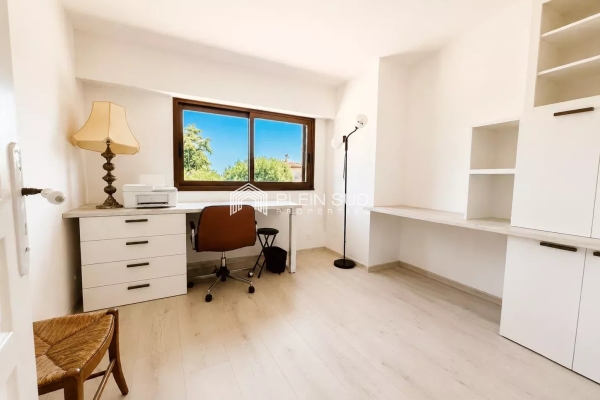 Maison de luxe à vendre à Antibes, 1 590 000 €, Photo 3