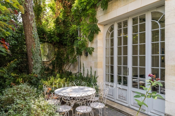 Maison de luxe à louer à Bordeaux, 3 500 €, Photo 1