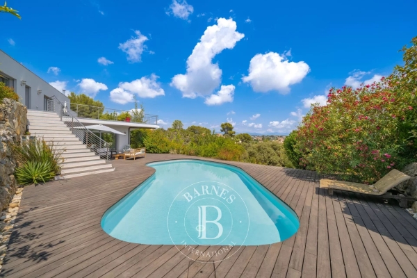 Luxury House for sale in Cagnes-sur-Mer, 2 650 000 €, Photo 1
