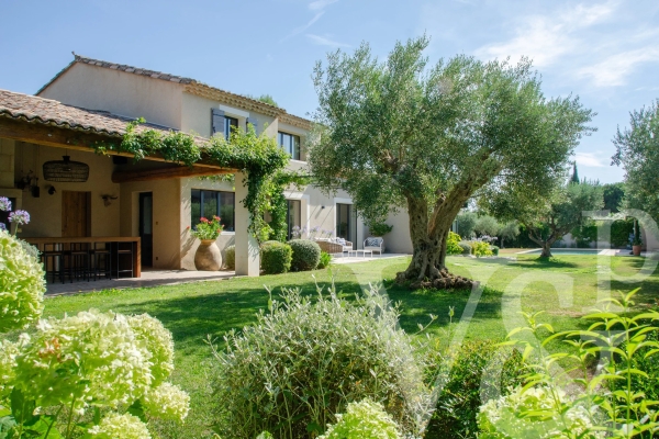 Luxury House for sale in Eygalières, 2 650 000 €, Photo 2
