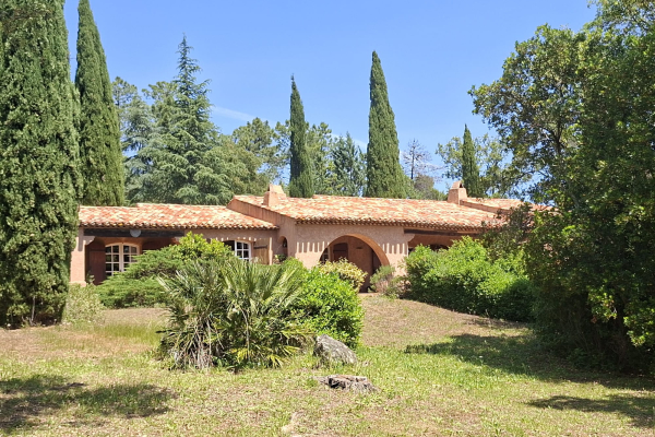 Maison de luxe à vendre à Le Muy, 892 500 €, Photo 1