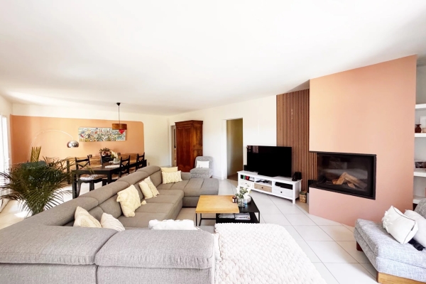 Maison de luxe à vendre à Roquebrune-sur-Argens, 590 000 €, Photo 1