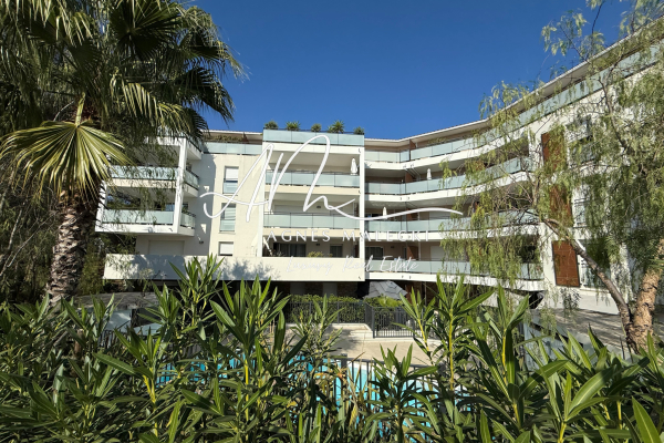 Luxury Apartment for sale in Cavalaire-sur-Mer, 399 000 €, Photo 1