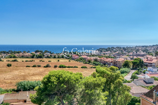 Maison de luxe à vendre à Carqueiranne, 1 090 000 €, Photo 1