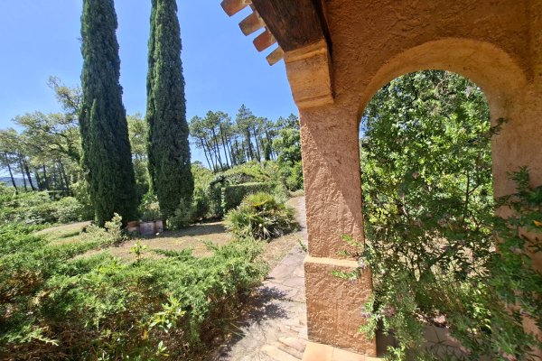 Maison de luxe à vendre à Le Muy, 892 500 €, Photo 2