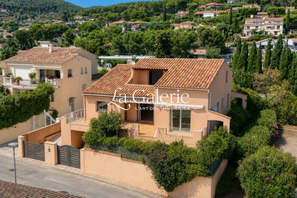 Maison de luxe à vendre à Carqueiranne, 1 090 000 €, Photo 2