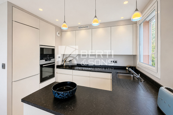 Luxury Apartment for sale in Mandelieu-la-Napoule, 698 000 €, Photo 5