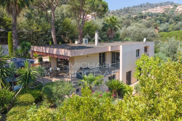 Maison de luxe à vendre à Mandelieu-la-Napoule, 990 000 €, Photo 1