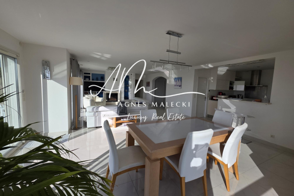 Maison de luxe à vendre à Cavalaire-sur-Mer, 1 970 000 €, Photo 4