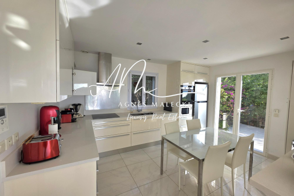 Maison de luxe à vendre à Cavalaire-sur-Mer, 1 970 000 €, Photo 5