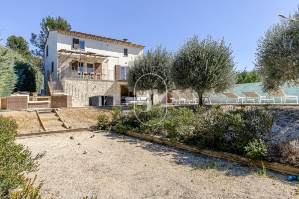 Luxury House for sale in Apt, 770 000 €, Photo 1