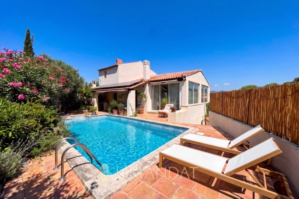 Maison de luxe à vendre à Saint-Raphaël, 690 000 €, Photo 1