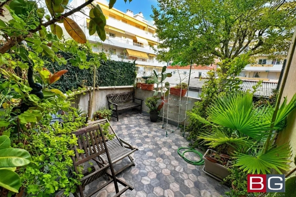 Appartement de luxe à vendre à Antibes, 298 000 €, Photo 1