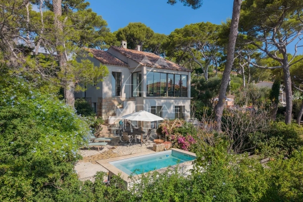 Maison de luxe à vendre à Cap d'Antibes, 3 800 000 €, Photo 1