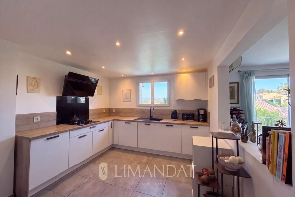 Maison de luxe à vendre à Saint-Raphaël, 735 000 €, Photo 2