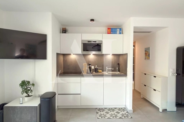 Appartement de luxe à vendre à Le Golfe Juan, 349 000 €, Photo 2