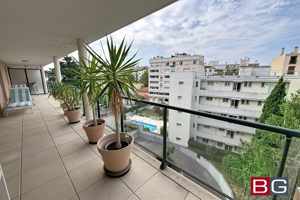 Appartement de luxe à vendre à Juan-les-Pins, 585 000 €, Photo 1