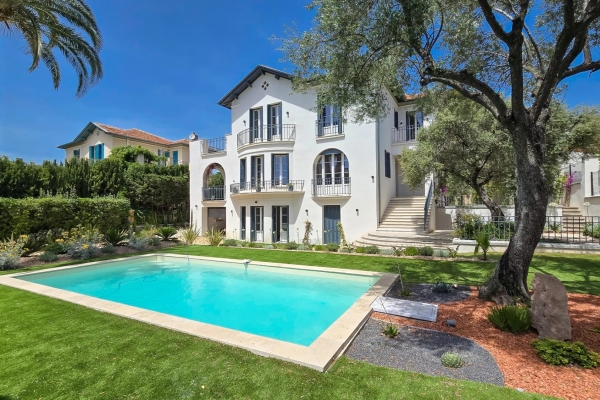 Maison de luxe à vendre à Saint-Raphaël, 1 990 000 €, Photo 1