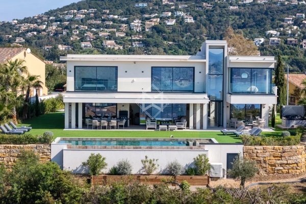 Maison de luxe à louer à Les Issambres, 13 750 €, Photo 1