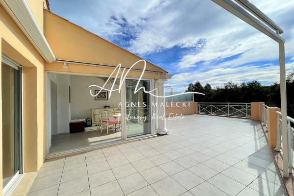 Appartement de luxe à vendre à Cavalaire-sur-Mer, 750 000 €, Photo 2