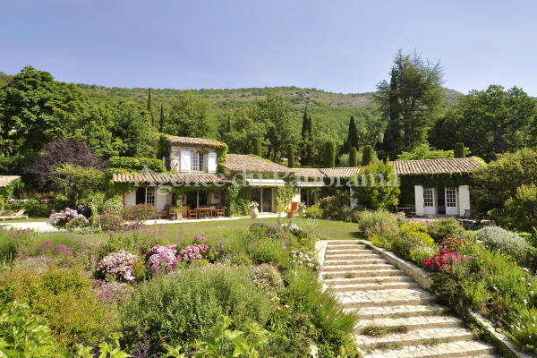 Maison de luxe à vendre à Saint-Vallier-de-Thiey, 980 000 €, Photo 1