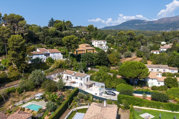 Maison de luxe à vendre à Saint-Paul-de-Vence, 745 000 €, Photo 1